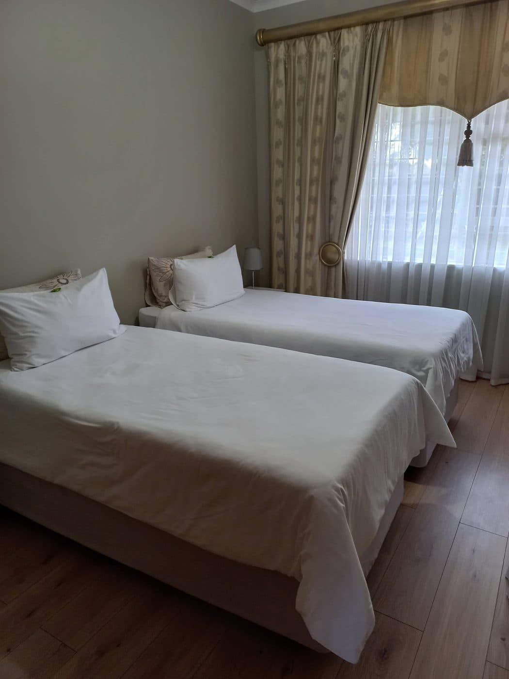 The Marigold Room at Oase Guesthouse, with two single beds