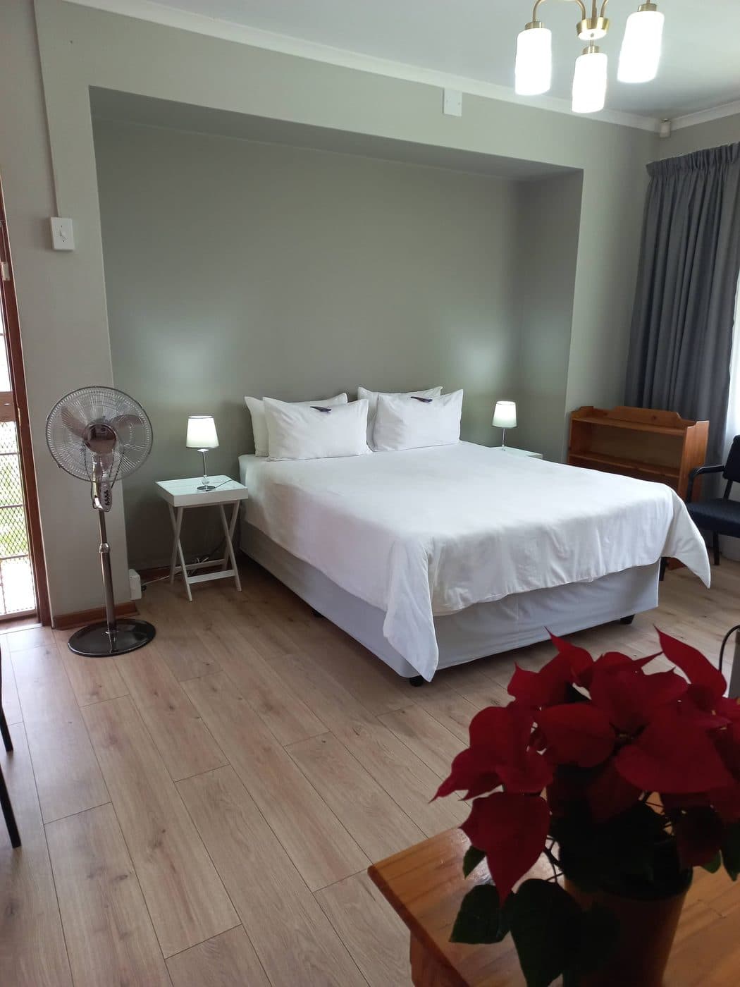 The Poppy Suite at Oase Guesthouse, with a queen bed and its own entrance
